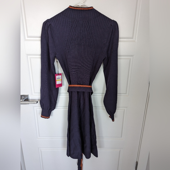 Vince Camuto NWT Navy Blue Lightweight Belted Sweater Dress Size M - Picture 2 of 5
